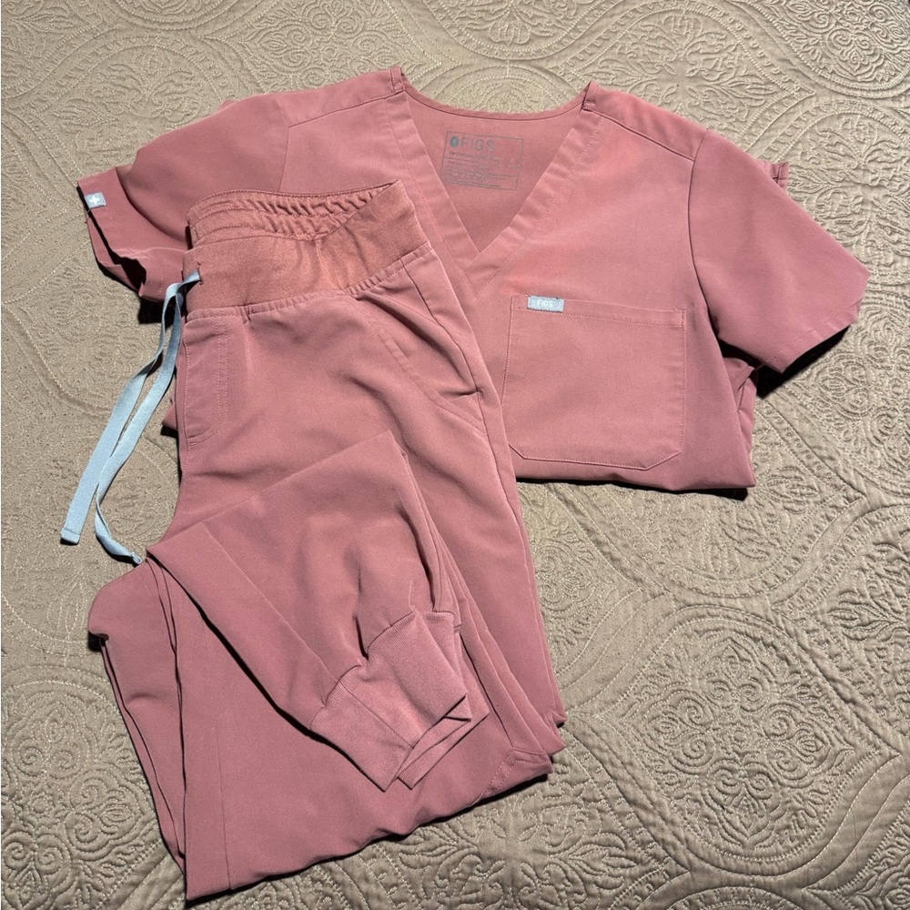 Figs Mauve Pink Scrub Set